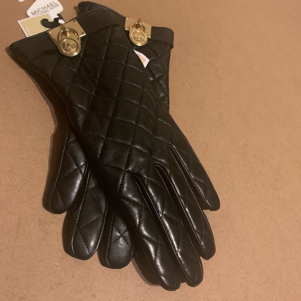 Micheal Kros with heart gloves size medium